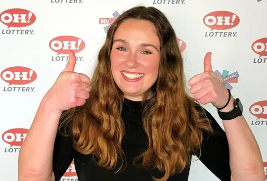 Premio doble: mujer se vacuna contra el COVID-19 y gana un mill&oacute;n de d&oacute;lares