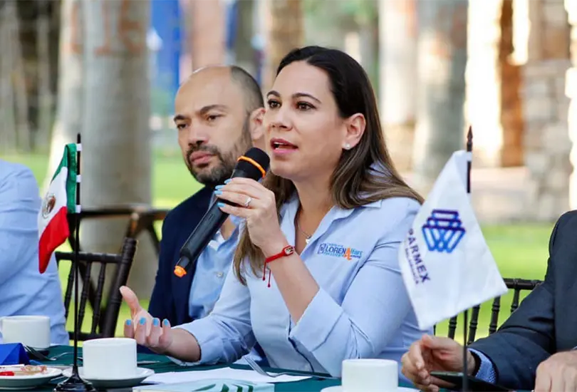 Lorena Alfaro suscribe acuerdo con empresarios de Irapuato Lorena Alfaro suscribe acuerdo con empresarios de Irapuato