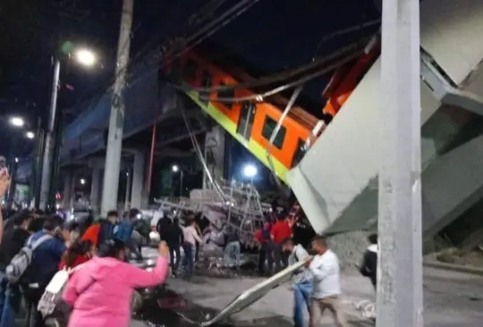 Reportan desplome de tramo elevado de la Línea 12 del Metro 