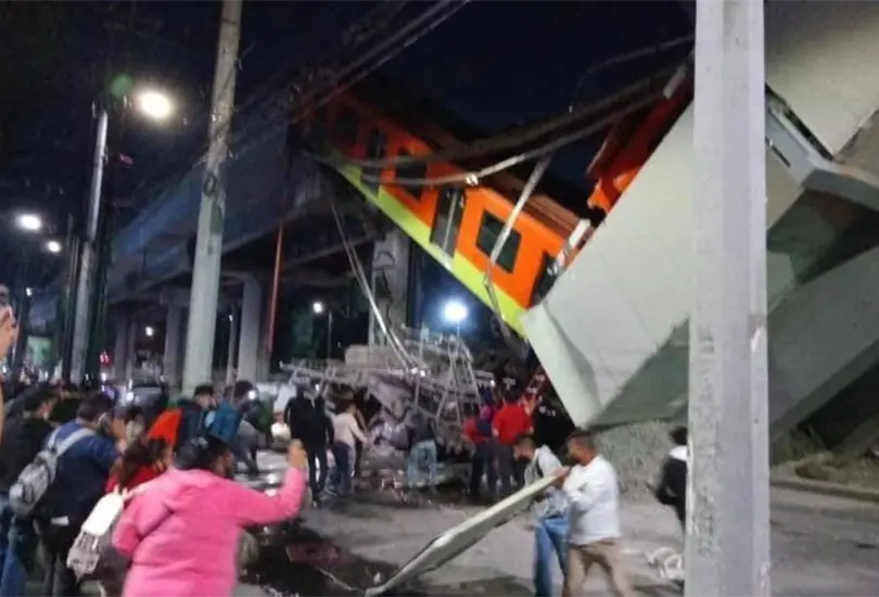 Reportan desplome de tramo elevado de la L&iacute;nea 12 del Metro 
