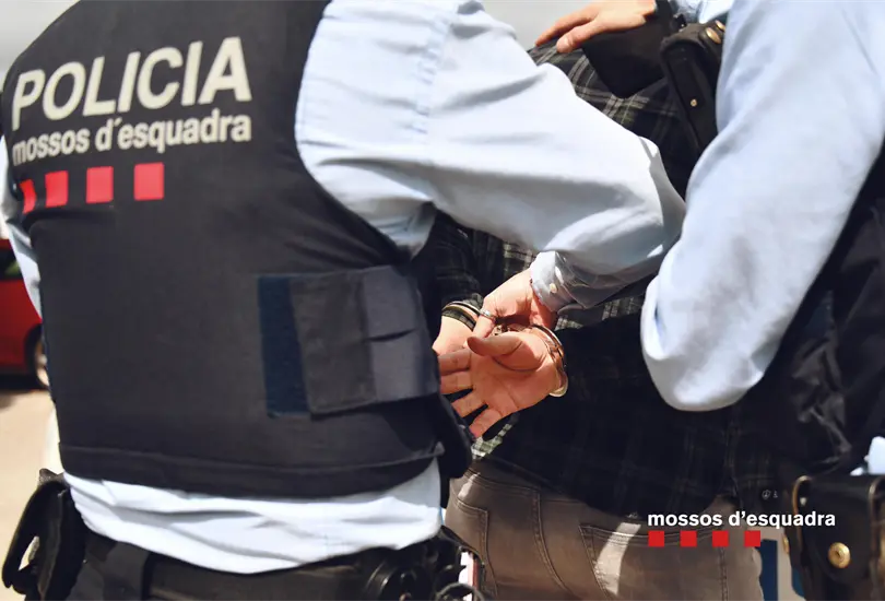 Detienen a mujer por cortar el pene de su jefe; habría abusado de ella Detienen a mujer por cortar el pene de su jefe; habría abusado de ella