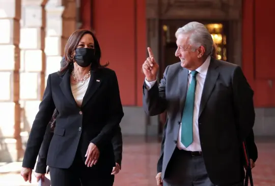 Kamala Harris pidió a AMLO dejar trabajar a las ONG y a la prensa: EFE