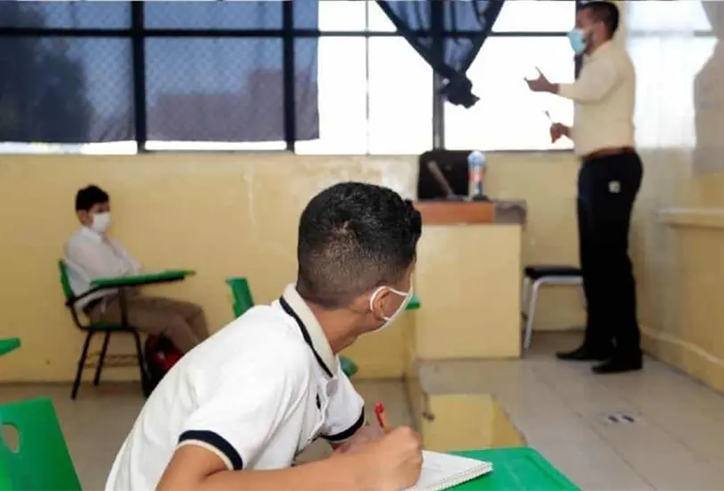 Detectan primer caso de COVID-19 tras regreso a clases presenciales Detectan primer caso de COVID-19 tras regreso a clases presenciales
