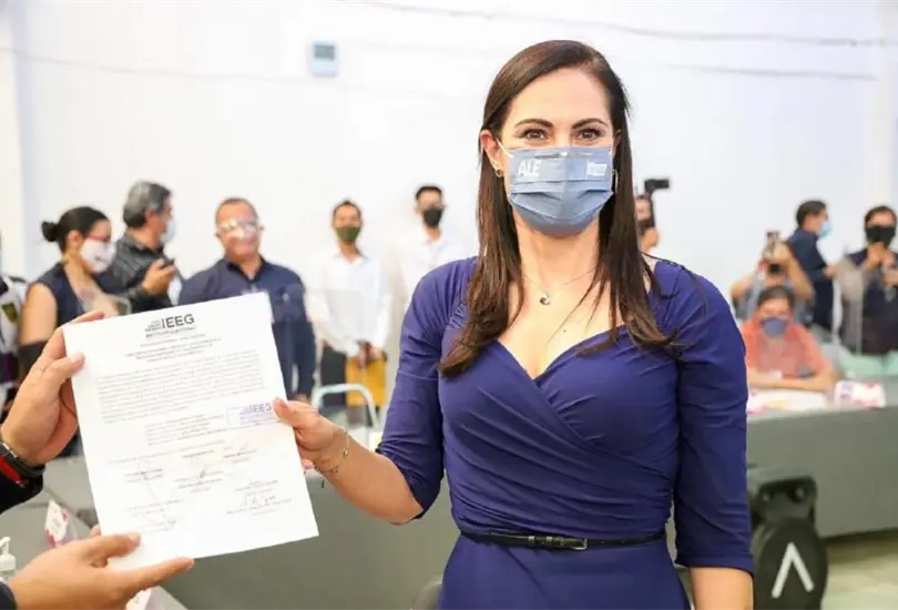 Alejandra Guti&eacute;rrez es alcaldesa electa de Le&oacute;n; recibe constancia de mayor&iacute;a