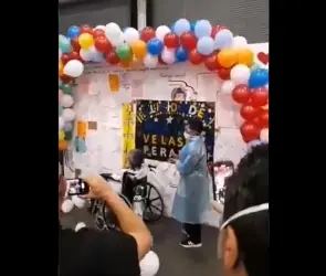 Con aplausos, despiden al último paciente del centro COVID Citibanamex