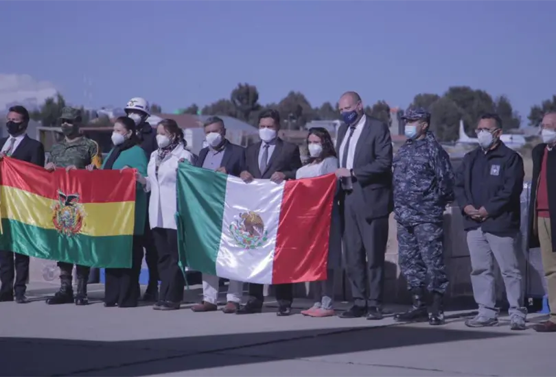 Bolivia recibe 150 mil vacunas de AstraZeneca donadas por M&eacute;xico