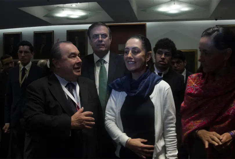 Asegura Sheinbaum que su relaci&oacute;n con Ebrard es muy buena tras reportaje del NYT