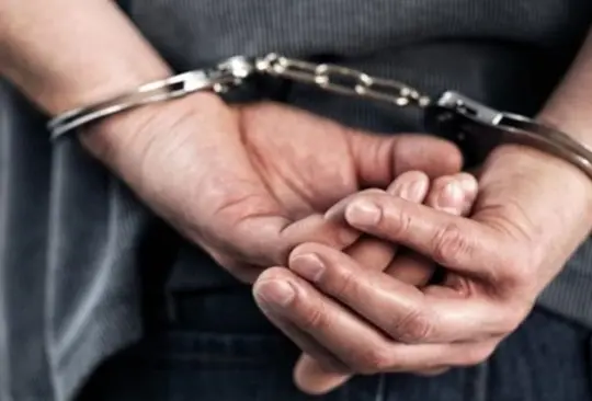 Detienen a menor de edad acusado de haber violado a su propia madre Detienen a menor de edad acusado de haber violado a su propia madre