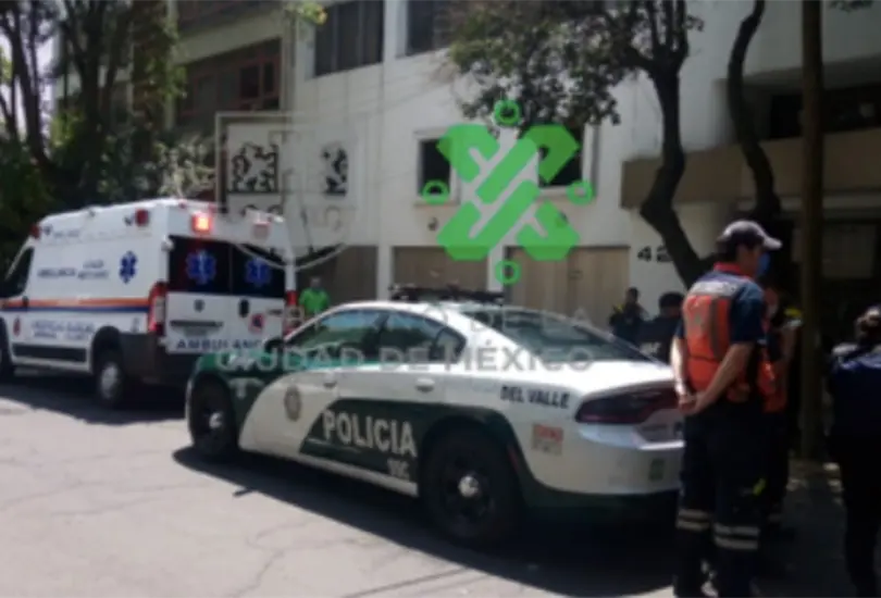 Mujer muere tras caer de edificio durante el simulacro; autoridades investigan las causas 
