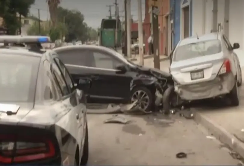 Joven prefiri&oacute; chocar antes que atropellar a un gato