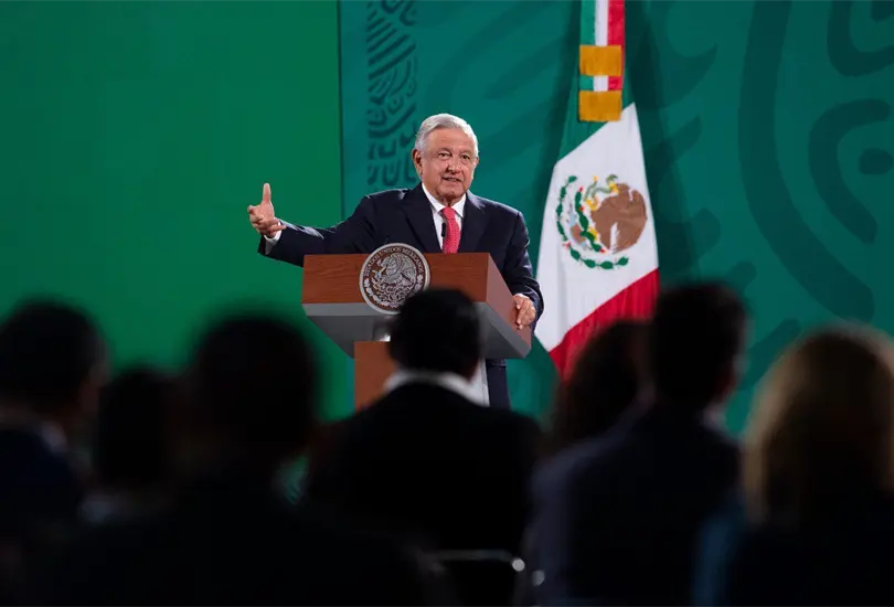 Anabel Hern&aacute;ndez critica a AMLO por agradecer al narco