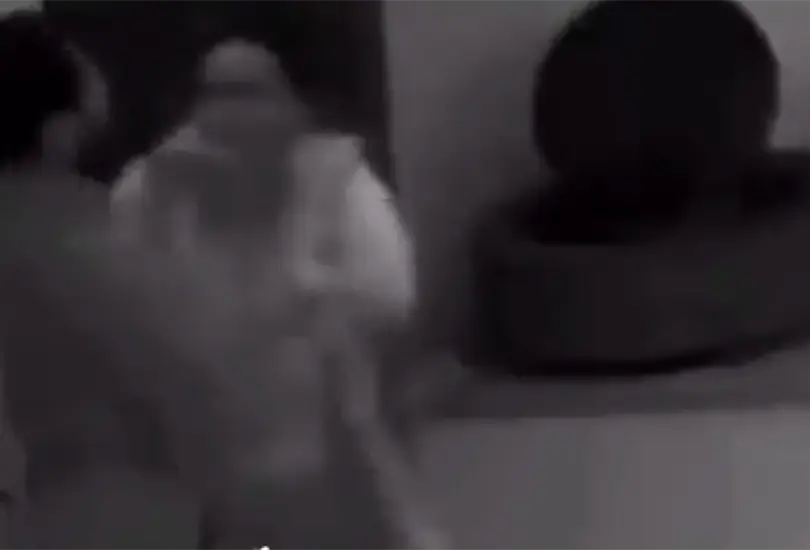 Exhiben a funcionario del INAI golpeando a dos mujeres; ya presentó su renuncia Exhiben a funcionario del INAI golpeando a dos mujeres; ya presentó su renuncia