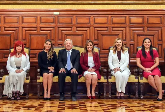 AMLO recibe a los 11 gobernadores electos de Morena