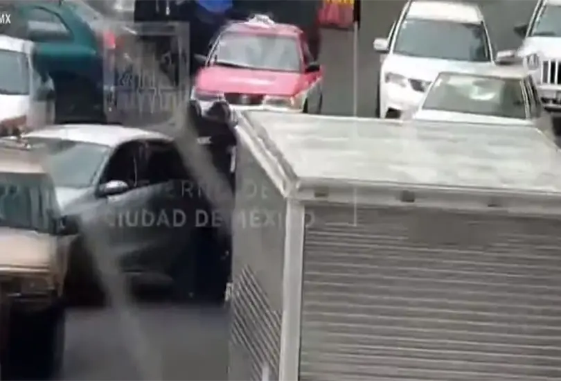 Difunden video de persecuci&oacute;n de polic&iacute;as a sujetos que robaron una casa 