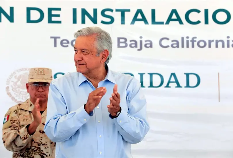 AMLO instruye a Ebrard gestionar los tr&aacute;mites ante EU para abrir la frontera