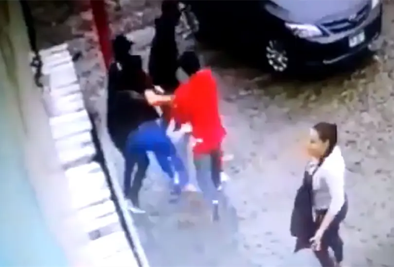 Captan en video secuestro de la due&ntilde;a de un restaurante en Apatzing&aacute;n