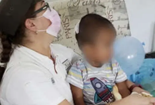 Abandonan a ni&ntilde;o de dos a&ntilde;os afuera de tr&aacute;iler que transportaba migrantes