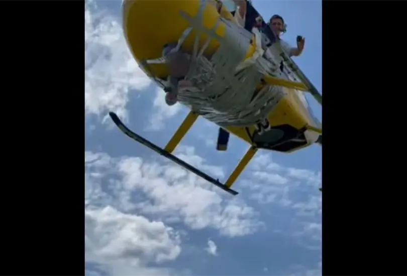Youtuber amarra con cinta a hombre a un helic&oacute;ptero
