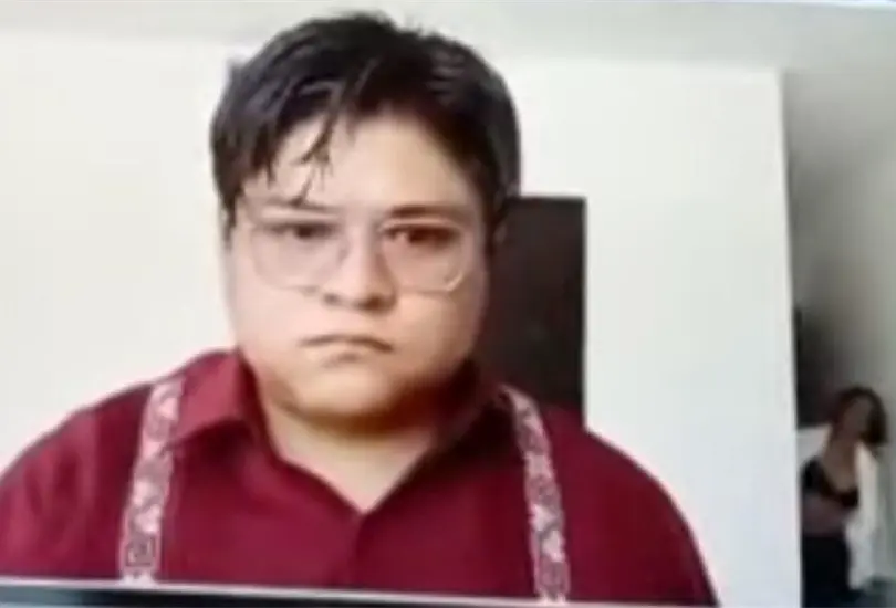 Mujer con poca ropa se cuela en transmisi&oacute;n de Gibr&aacute;n Ram&iacute;rez