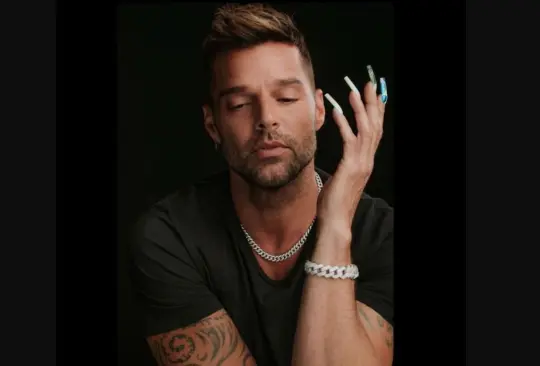 Ricky Martin envía fuerte mensaje con uñas postizas