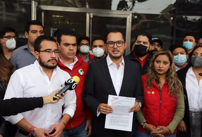 Ulises Ruiz y Nallely Guti&eacute;rrez son denunciados por plant&oacute;n en sede del PRI