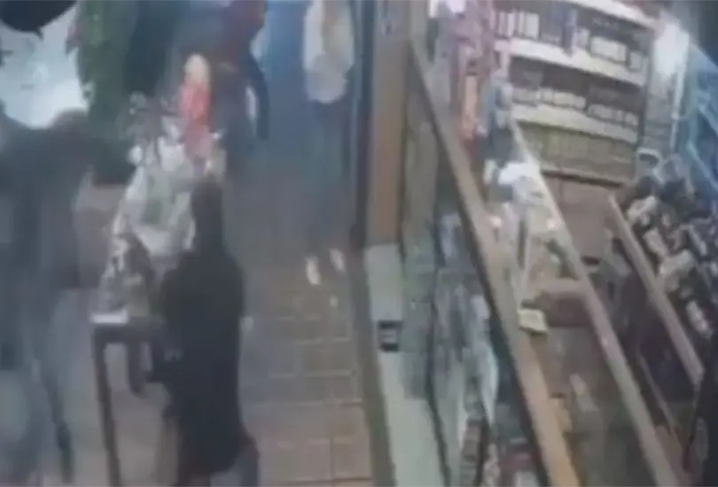 Acaba con la vida de ladr&oacute;n que asaltaba su negocio y lo detienen 