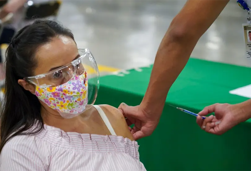 Edomex: Sedes y fechas de vacunaci&oacute;n a personas de 40 a 49 a&ntilde;os en 12 municipios