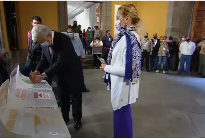 El mensaje de AMLO despu&eacute;s de que &eacute;l y Guti&eacute;rrez M&uuml;ller votaron en la CDMX