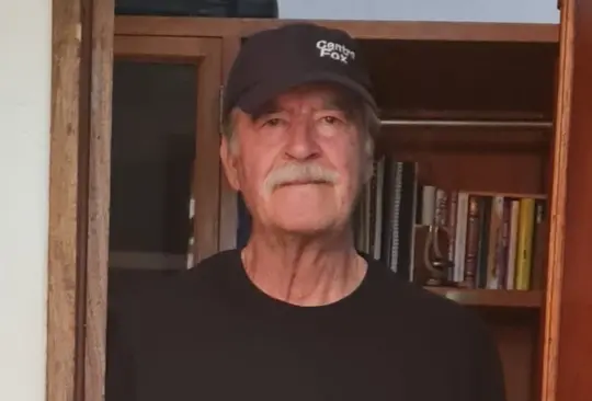 Vicente Fox vota vestido de negro por el sepelio de ya saben quien Vicente Fox vota vestido de negro por el sepelio de ya saben quien