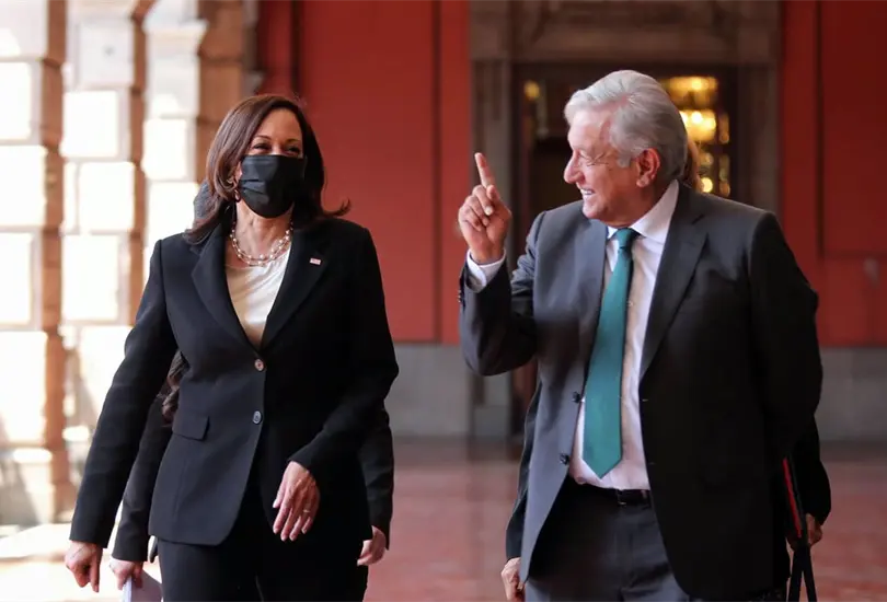 Las tres acciones de AMLO durante la visita de Kamala Harris que no perdonaron en redes Las tres acciones de AMLO durante la visita de Kamala Harris que no perdonaron en redes
