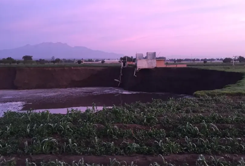Revelan la posible existencia de un r&iacute;o subterr&aacute;neo bajo el socav&oacute;n en Puebla 