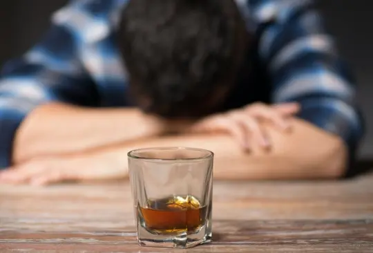 Tomar alcohol es malo para el cerebro, incluso en pocas cantidades