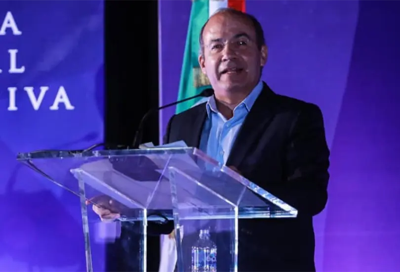 Felipe Calderón dice que cambio en Hacienda es una señal positiva Felipe Calderón dice que cambio en Hacienda es una señal positiva
