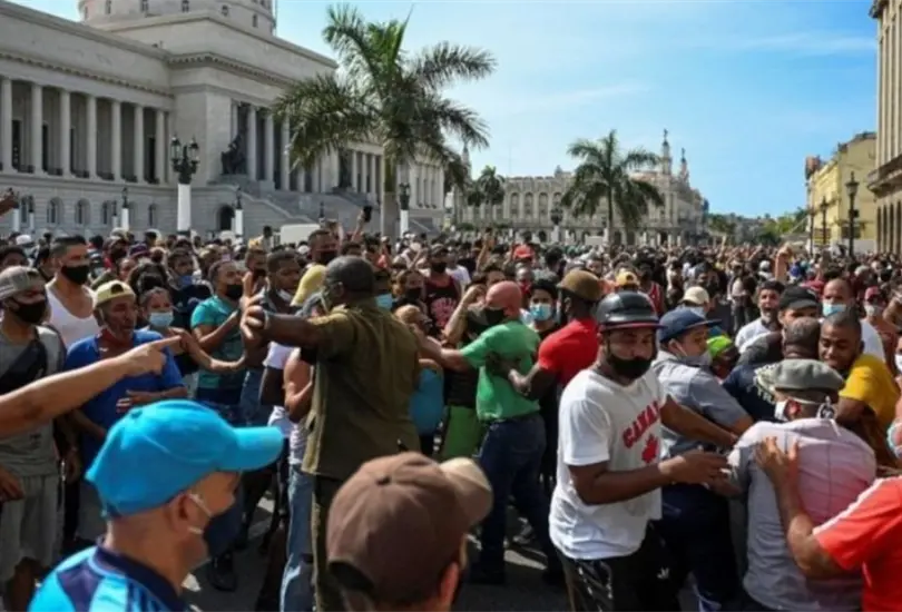 Miles de cubanos se manifiestan; exigen libertad y cambios en el gobierno