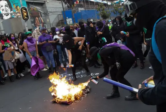 ¡Justicia para Polly!, exigen mujeres durante protesta en la CDMX ¡Justicia para Polly!, exigen mujeres durante protesta en la CDMX