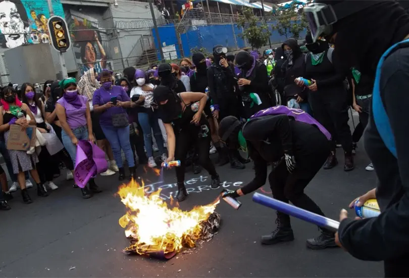 ¡Justicia para Polly!, exigen mujeres durante protesta en la CDMX ¡Justicia para Polly!, exigen mujeres durante protesta en la CDMX