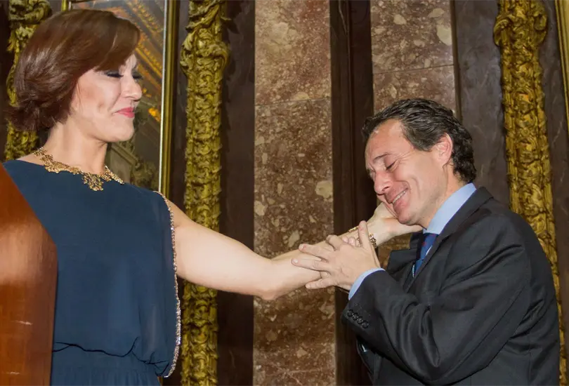 &iquest;Qui&eacute;n es Alberto Pel&aacute;ez, el periodista espa&ntilde;ol que acudi&oacute; a la conferencia ma&ntilde;anera?