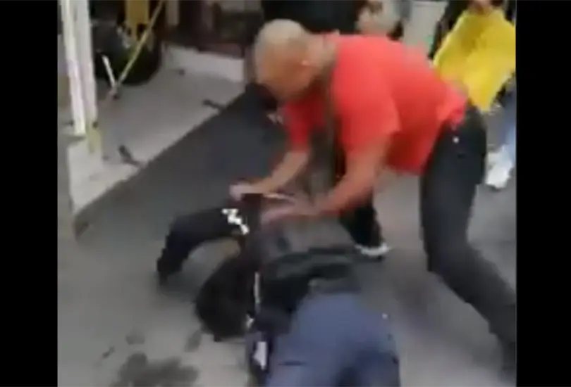 Sujeto golpea a un polic&iacute;a que buscaba inmovilizar su veh&iacute;culo