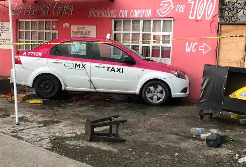 Taxista sufre infarto mientras conduc&iacute;a, choc&oacute; y perdi&oacute; la vida