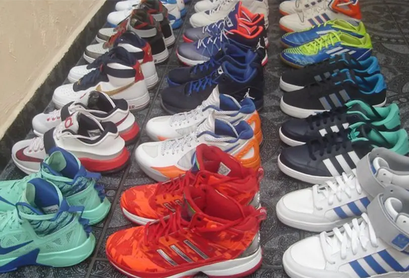 Roban 2 millones de pesos en tenis y no se dan cuenta que todos eran izquierdos