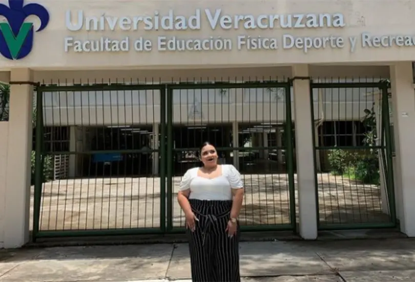 Tras perder la vista en accidente, mujer concluye estudios en Educaci&oacute;n F&iacute;sica 