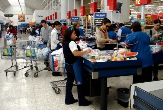 Los requisitos para que abuelitos regresen como cerillitos a Walmart y Soriana