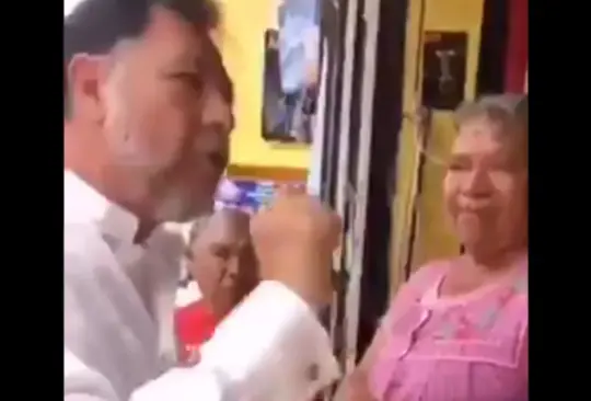Noroña le grita a un par de adultos mayores durante transmisión en vivo Noroña le grita a un par de adultos mayores durante transmisión en vivo