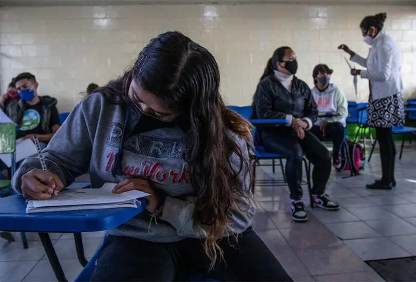 Denuncian que escuela en Chiapas impide registro a alumnos por no pagar cuotas