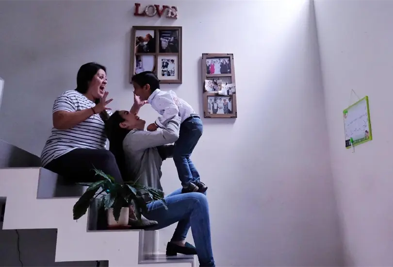 Por primera vez en Jalisco se concede adopción de un niño a pareja de mujeres Por primera vez en Jalisco se concede adopción de un niño a pareja de mujeres
