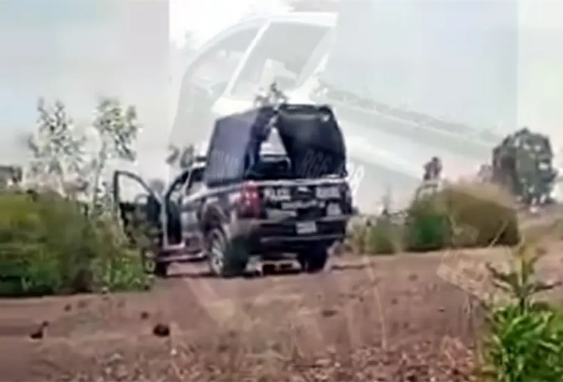 Graban a polic&iacute;as municipales de Ecatepec teniendo relaciones en patrulla