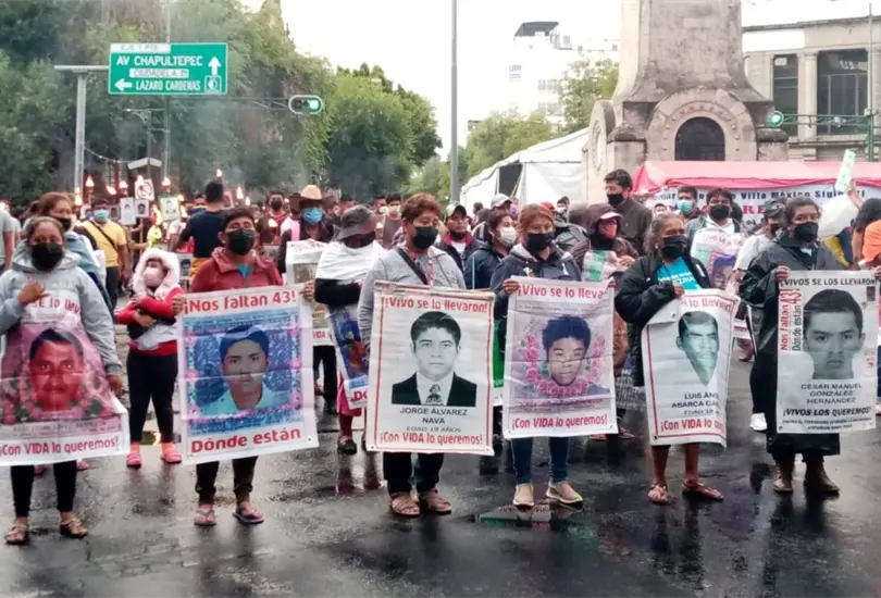Padres de los 43 de Ayotzinpa culpan a Pe&ntilde;a y llaman a participar en la consulta