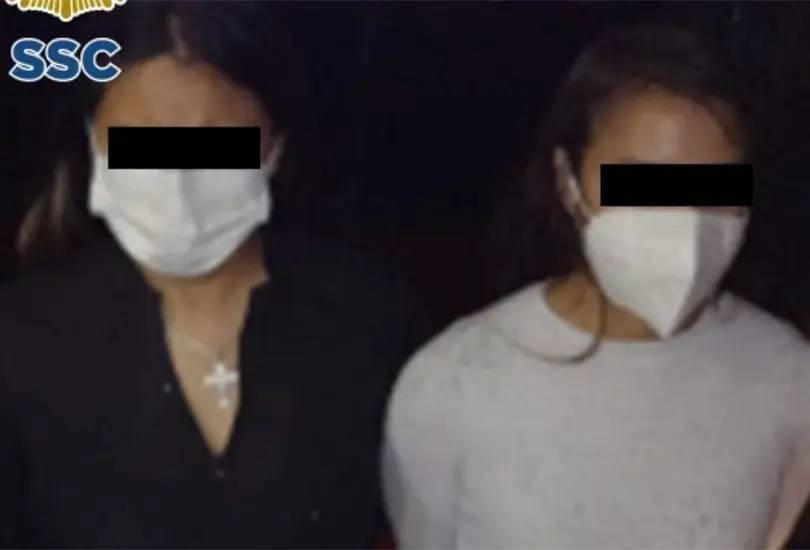 Dos mujeres son detenidas en CDMX por asaltar a mano armada un autobús de pasajeros Dos mujeres son detenidas en CDMX por asaltar a mano armada un autobús de pasajeros