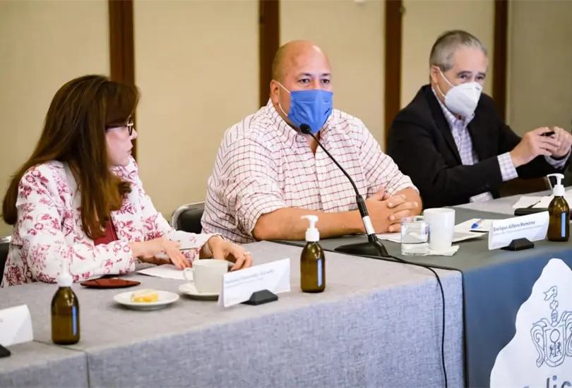 Enfurece Alfaro por gasto de publicidad y confronta a periodista
