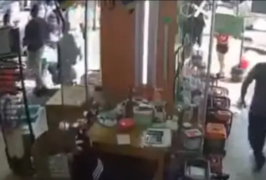 #VIDEO Captan asalto violento en el Centro Histórico a plena luz del día 